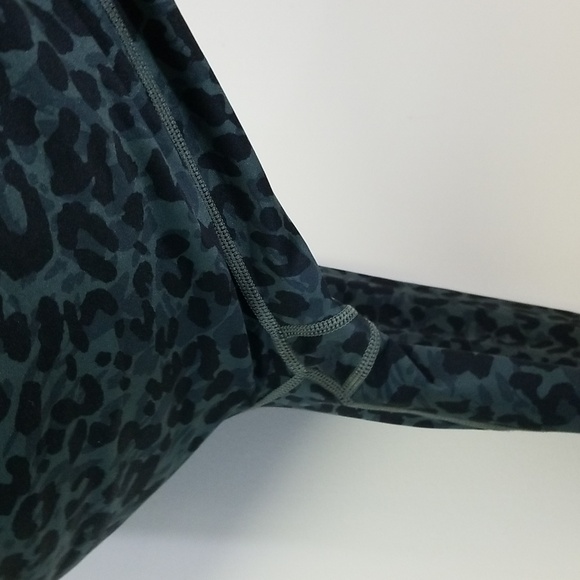GapFit Leopard Print Leggings - Picture 6 of 7